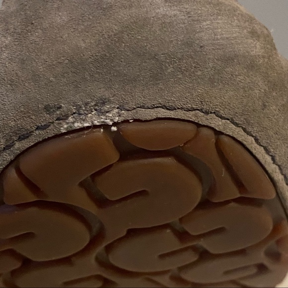 Uggs Gray Dakota Slippers - Picture 7 of 16